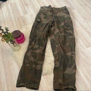 American Eagle cargo army pants